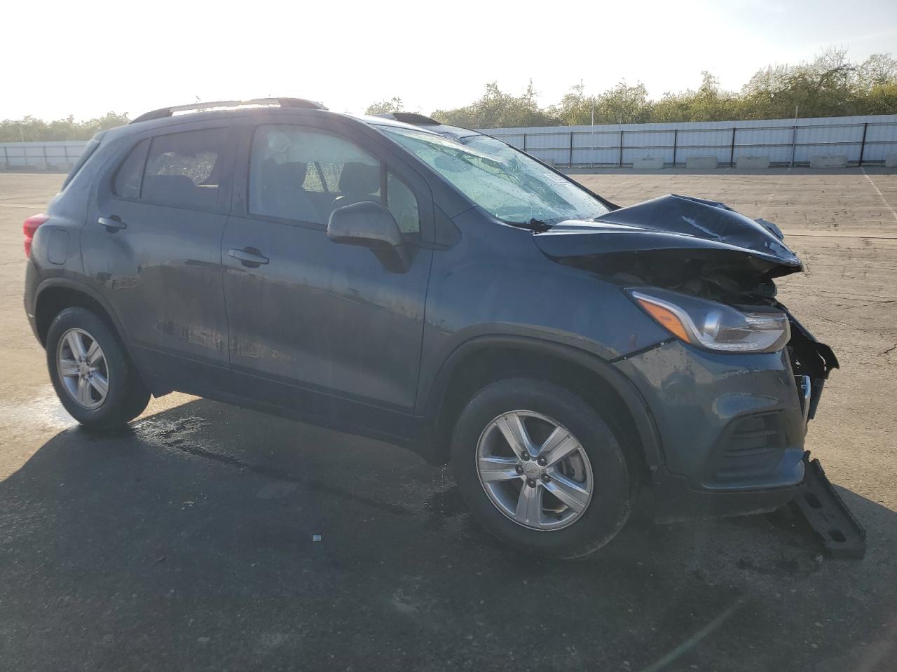 2021 Chevrolet Trax VIN KL7CJPSB2MB321420 Copart auction photo, front end / top/roof damage thumbnail 4