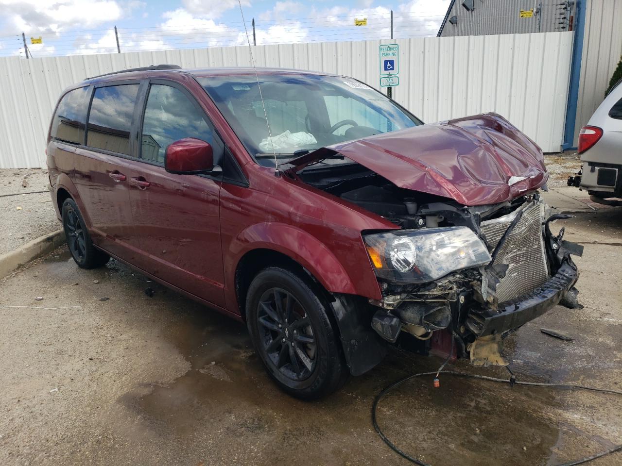 2020 Dodge Caravan VIN 2C4RDGBG5LR233736 Copart auction photo, front end damage thumbnail 4