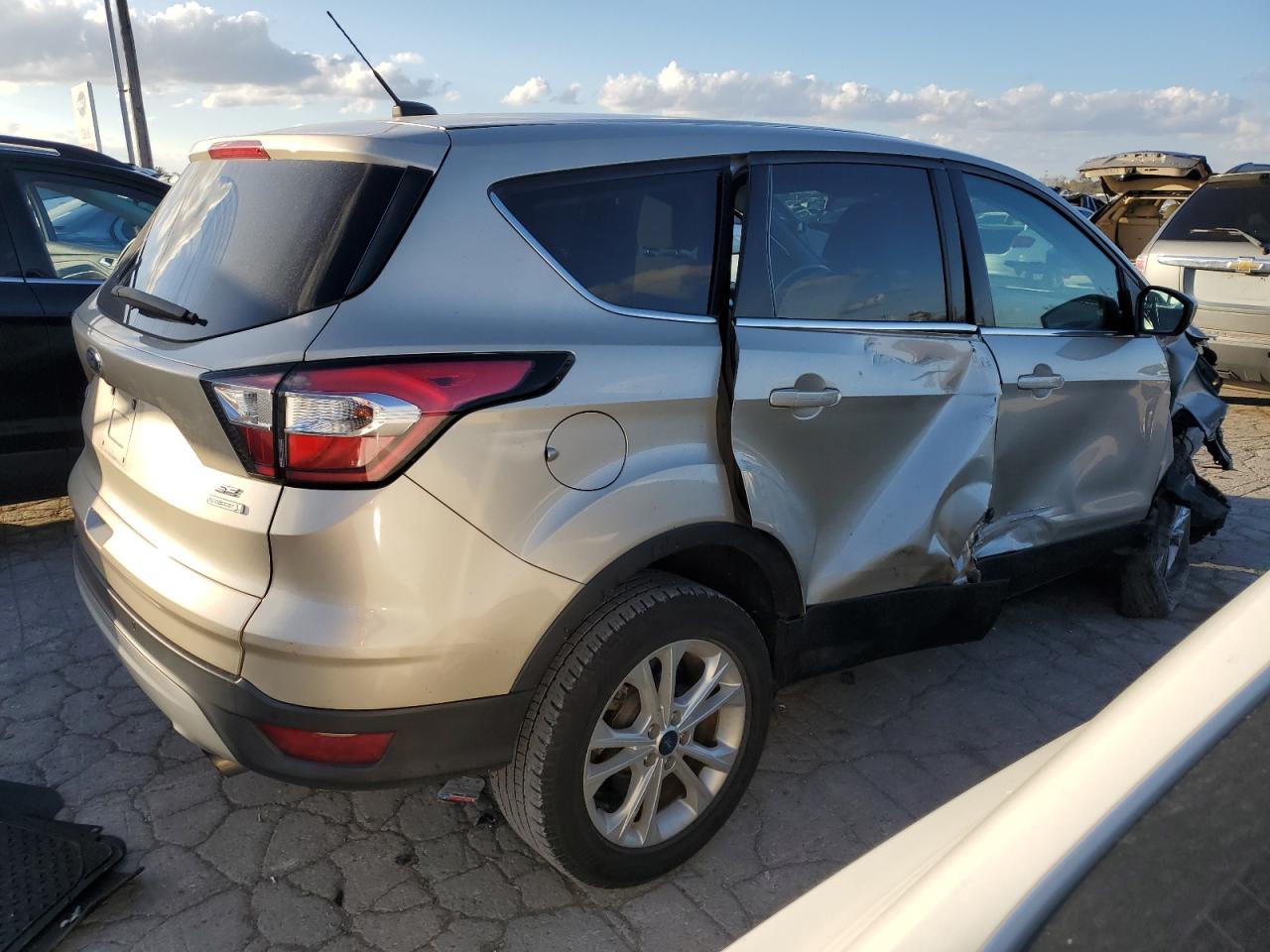 2017 Ford Escape VIN 1FMCU0GD8HUC55456 Copart auction photo, front end / side damage thumbnail 3