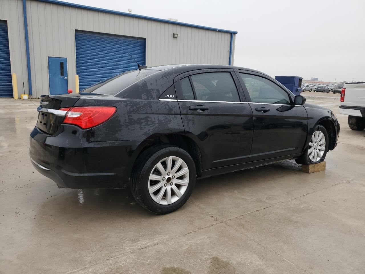 2013 Chrysler 200 VIN 1C3CCBBB4DN541984 Copart auction photo, front end / minor dent/scratches damage thumbnail 3