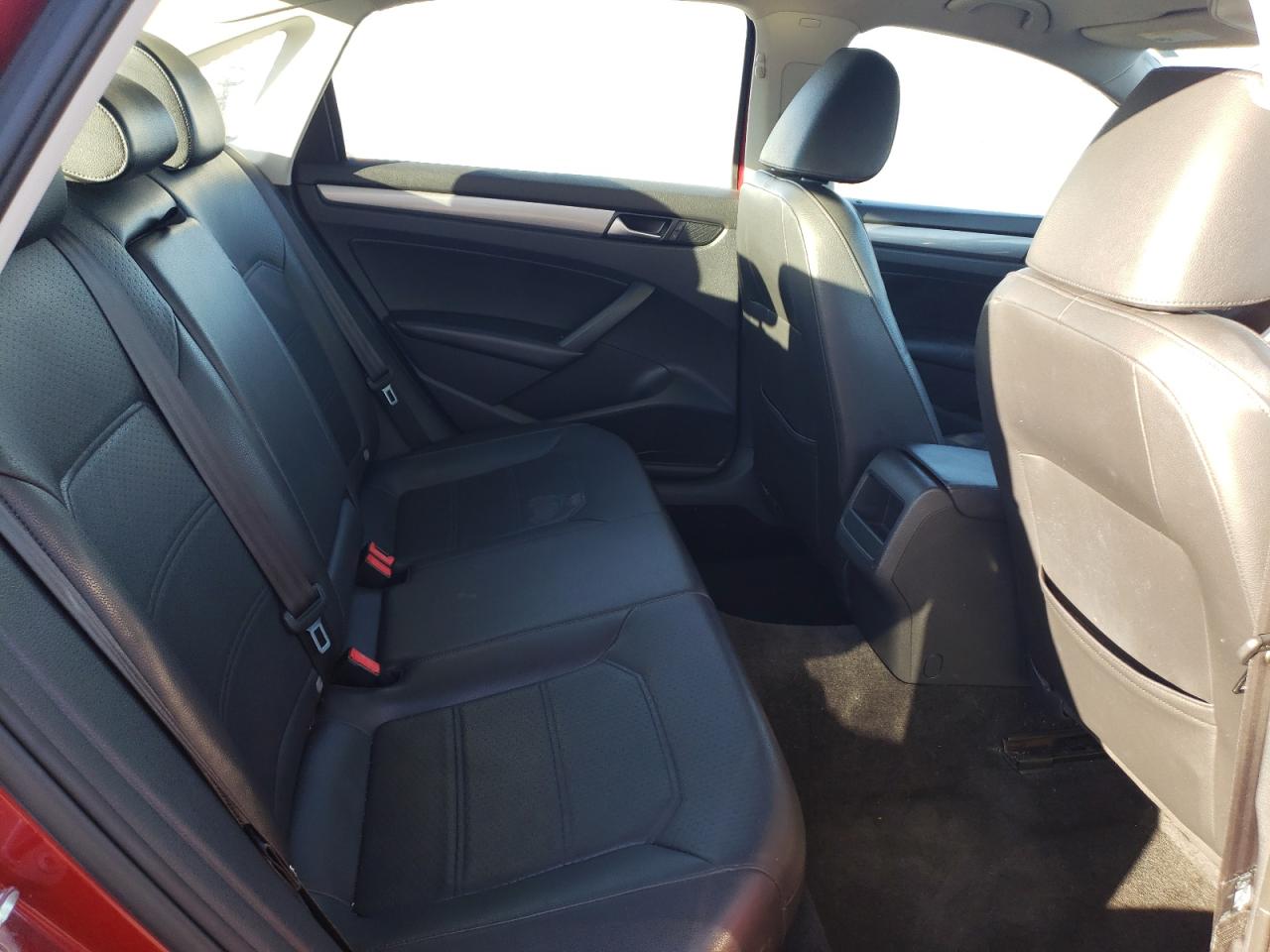 2015 Volkswagen Passat VIN 1VWAT7A38FC033779 Copart auction photo, front end / hail damage thumbnail 10