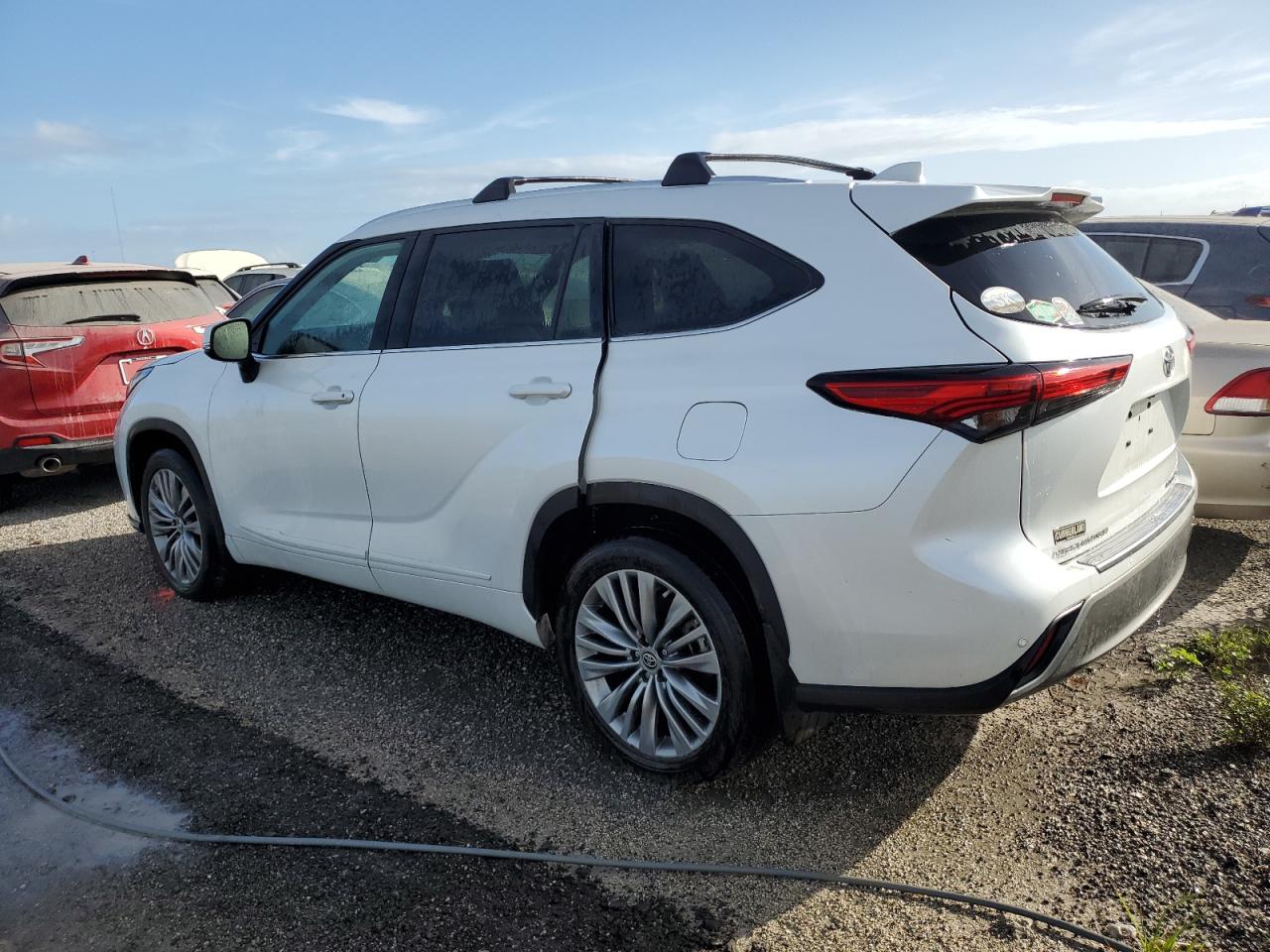 2022 Toyota Highlander VIN 5TDFZRBH7NS184087 Copart auction photo, water/flood damage thumbnail 2