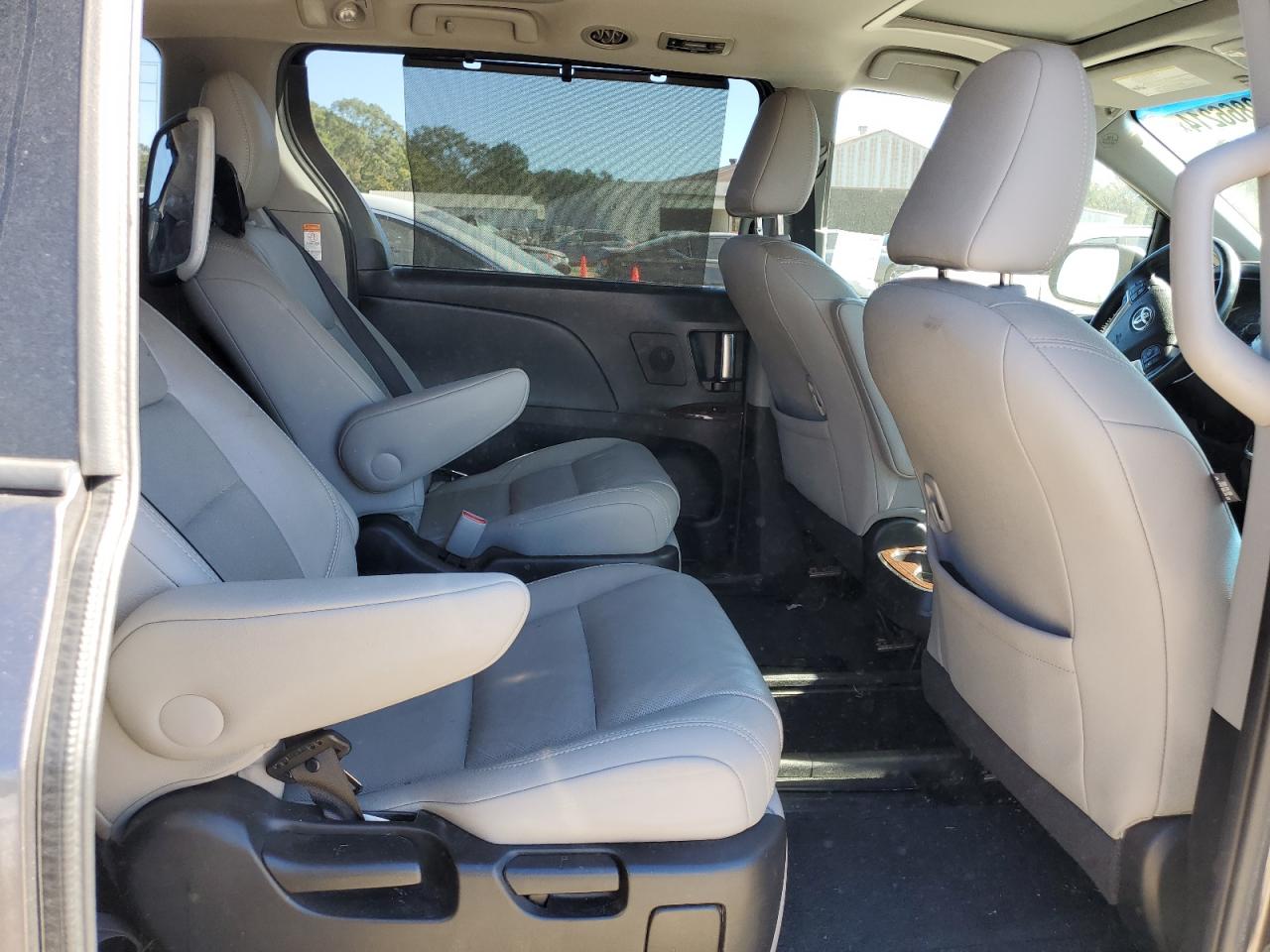 2017 Toyota Sienna VIN 5TDYZ3DC1HS783918 Copart auction photo, water/flood damage thumbnail 11