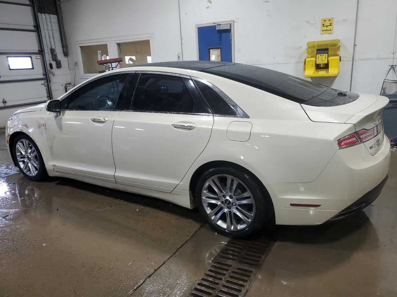 2016 Lincoln MKZ VIN 3LN6L2G9XGR604226 Copart auction photo, front end / side damage thumbnail 2