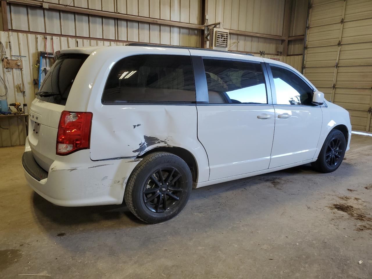 2020 Dodge Caravan VIN 2C4RDGBG1LR233779 Copart auction photo, side / rear end damage thumbnail 3