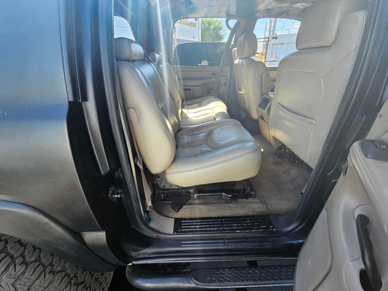 2005 Chevrolet Avalanche VIN 3GNEK12ZX5G262362 Copart auction photo, minor dent/scratches / normal wear damage thumbnail 6