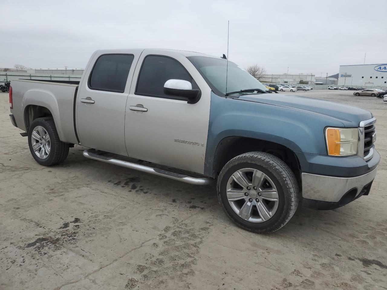 2007 GMC Sierra VIN 2GTEC13J571514500 Copart auction photo, side / minor dent/scratches damage thumbnail 4