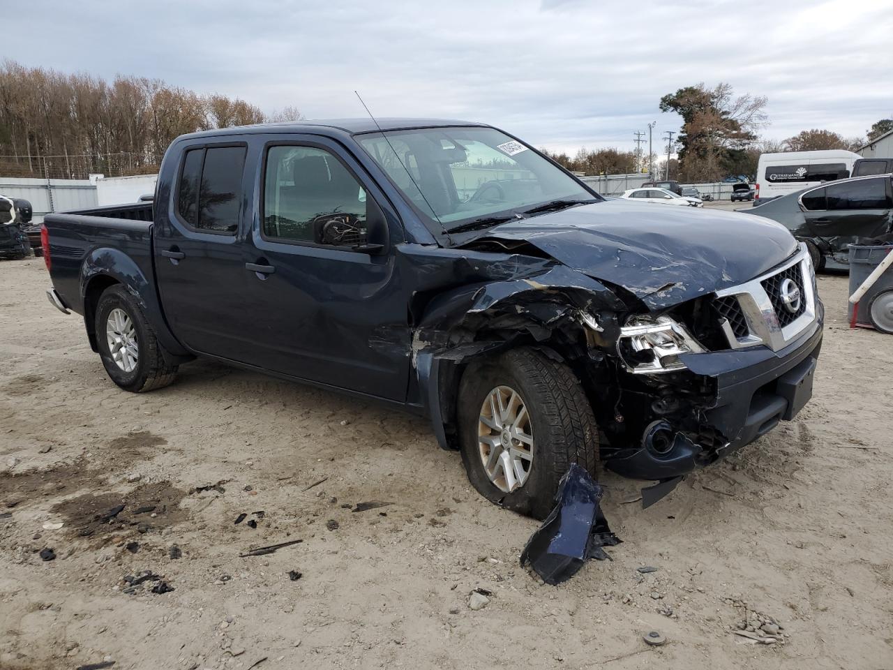2019 Nissan Navara (Frontier) VIN 1N6AD0EV4KN726296 Copart auction photo, front end / side damage thumbnail 4