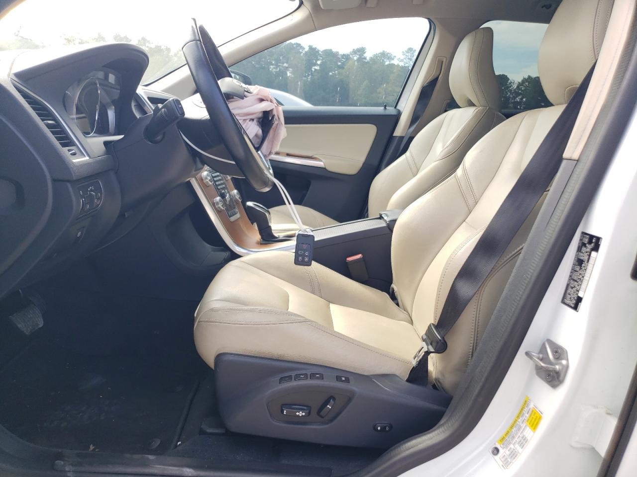 2017 Volvo XC60 VIN YV440MDU0H2144389 Copart auction photo, front end / minor dent/scratches damage thumbnail 7