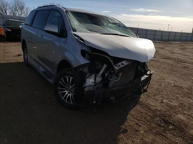 2019 Toyota Sienna VIN 5TDYZ3DC3KS997008 Copart auction photo, front end / side damage thumbnail 11