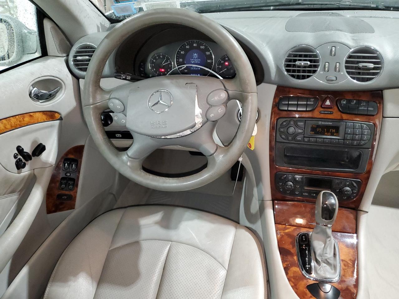 2004 Mercedes-Benz CLK-klasse VIN WDBTK65G74T031166 Copart auction photo, side / front end damage thumbnail 8
