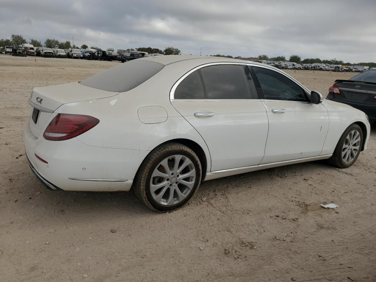 2017 Mercedes-Benz E-klasse VIN WDDZF4JB0HA100317 Copart auction photo, front end damage thumbnail 3