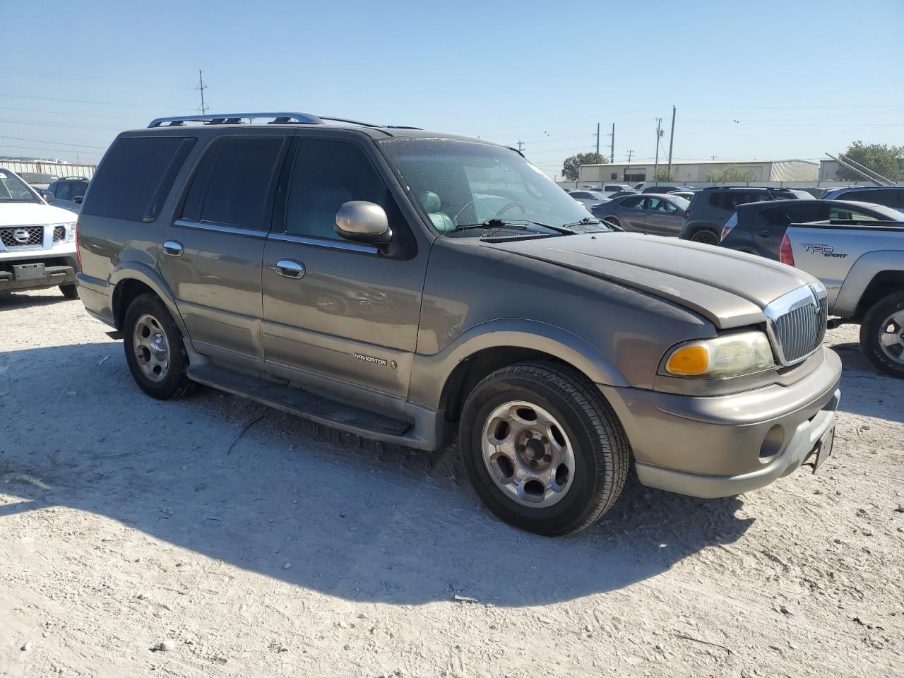 2002 Lincoln Navigator VIN 5LMEU27R12LJ12536 Copart auction photo, front end damage thumbnail 4
