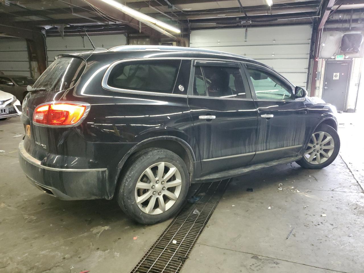 2016 Buick Enclave VIN 5GAKVCKD0GJ348995 Copart auction photo, side / front end damage thumbnail 3