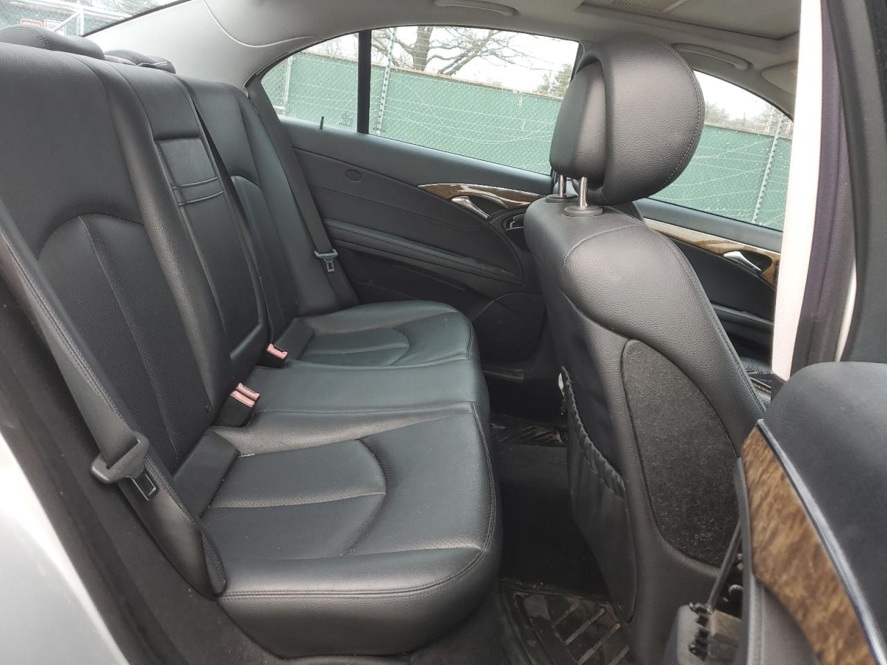 2007 Mercedes-Benz E-klasse VIN WDBUF56X17B120288 Copart auction photo, rear end / minor dent/scratches damage thumbnail 10