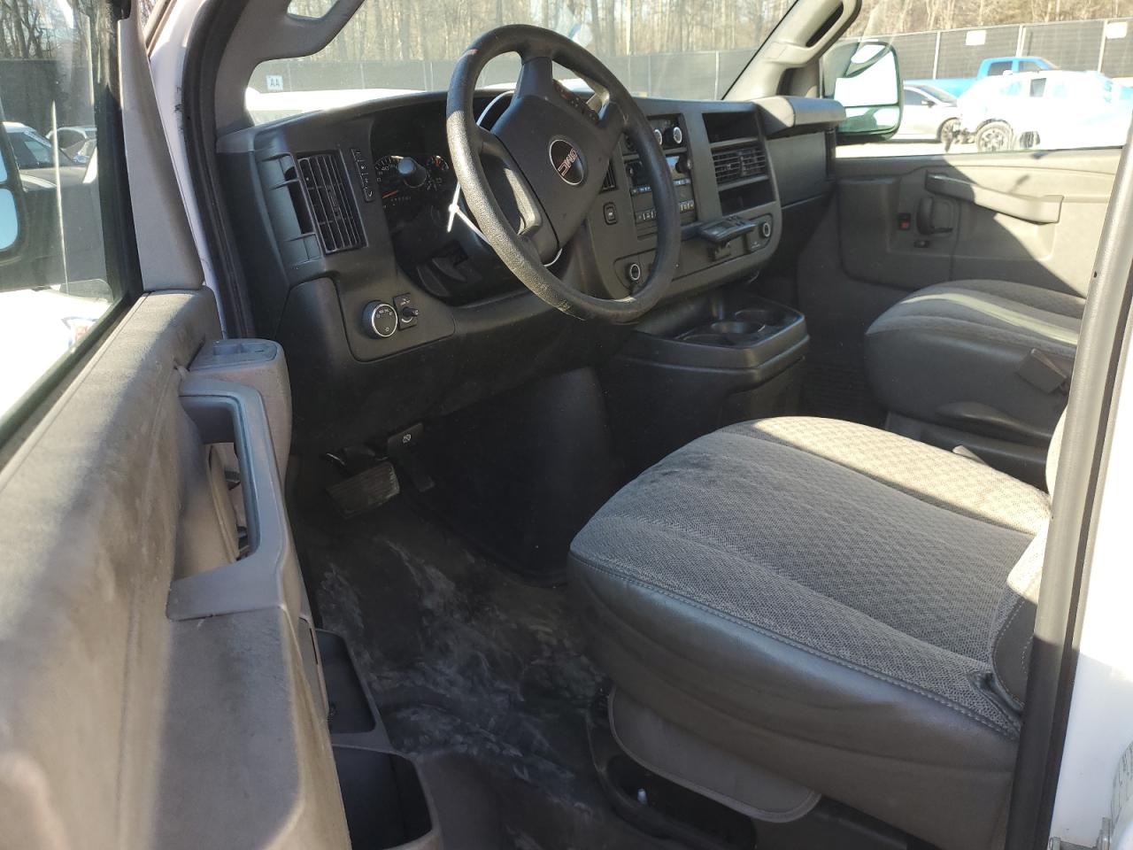 2017 GMC Savana VIN 1GTW7AFF7H1908278 Copart auction photo, minor dent/scratches / mechanical damage thumbnail 8