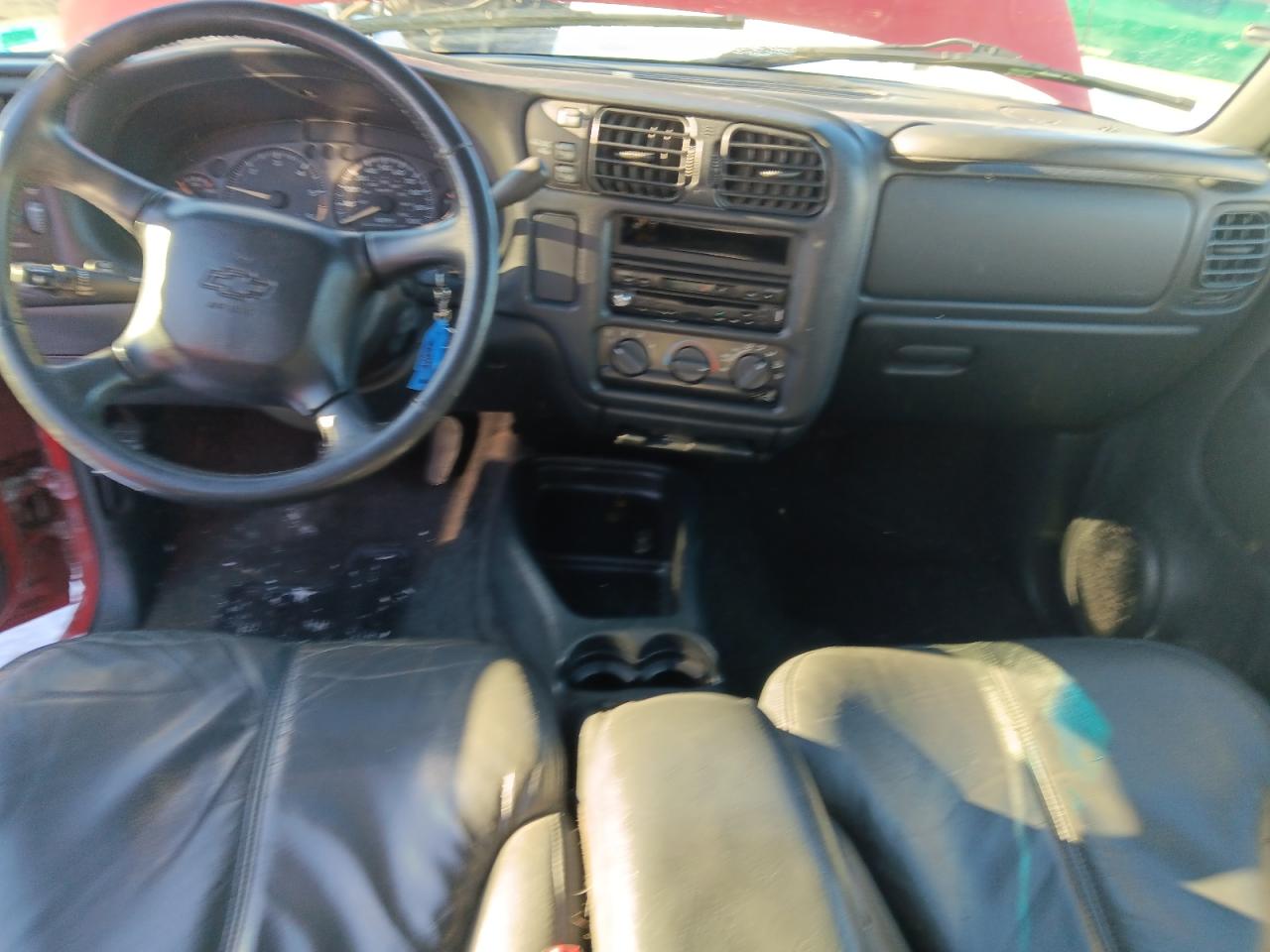 2002 Chevrolet S-10 Pickup VIN 1GCDT13W82K219262 Copart auction photo, front end / side damage thumbnail 8