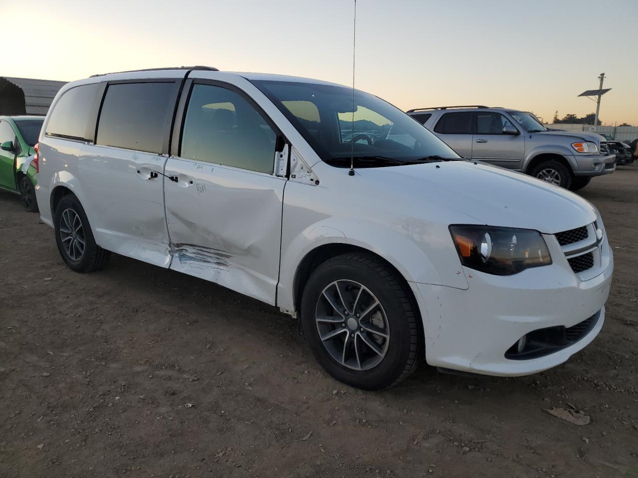 2018 Dodge Caravan VIN 2C4RDGEG1JR221785 Copart auction photo, side damage thumbnail 4