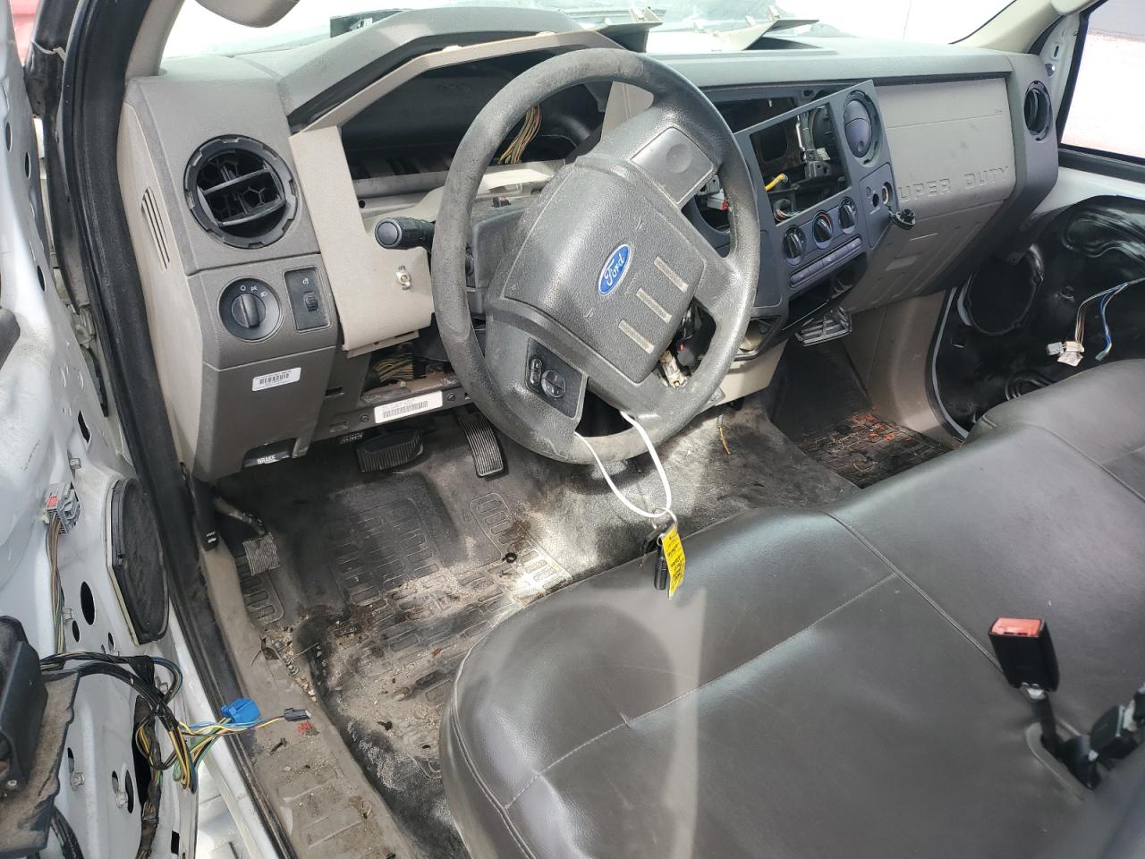 2009 Ford F250 VIN 1FTNF21509EA40914 Copart auction photo, front end / stripped damage thumbnail 8
