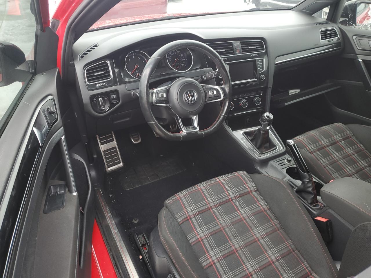 2015 Volkswagen GTI VIN 3VWYT7AU5FM028836 Copart auction photo, vandalism / mechanical damage thumbnail 8