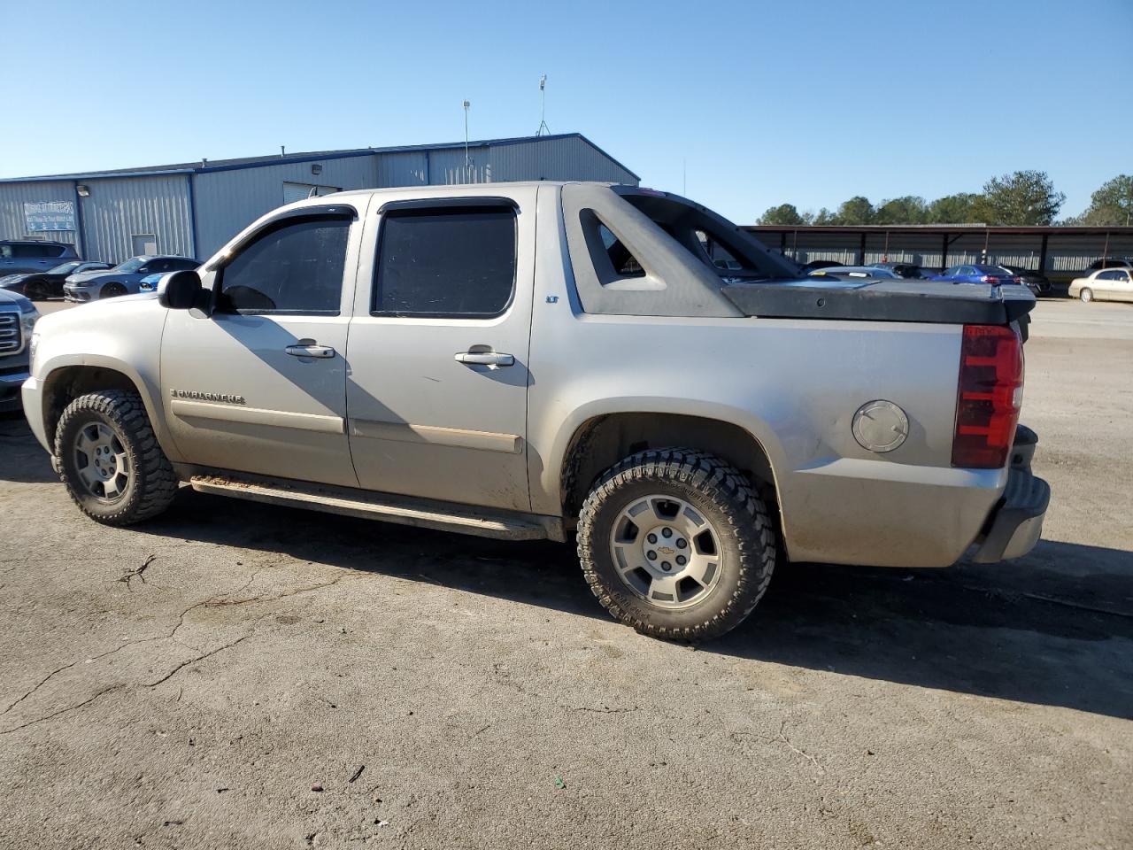 2009 Chevrolet Avalanche VIN 3GNFK22089G142626 Copart auction photo, burn - engine / minor dent/scratches damage thumbnail 2