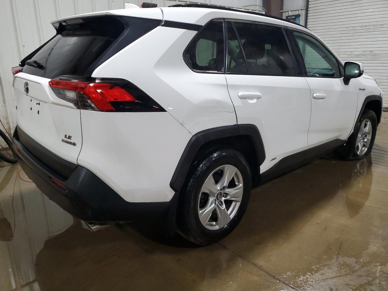 2019 Toyota RAV 4 VIN 2T3MWRFV4KW033511 Copart auction photo, front end / rear end damage thumbnail 3