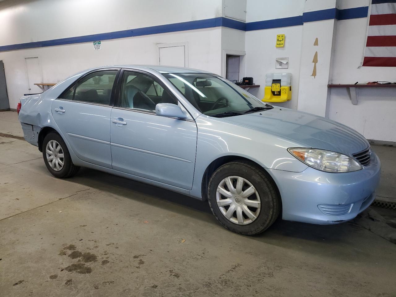 2005 Toyota Camry VIN 4T1BE32K45U593285 Copart auction photo, rear end damage thumbnail 4