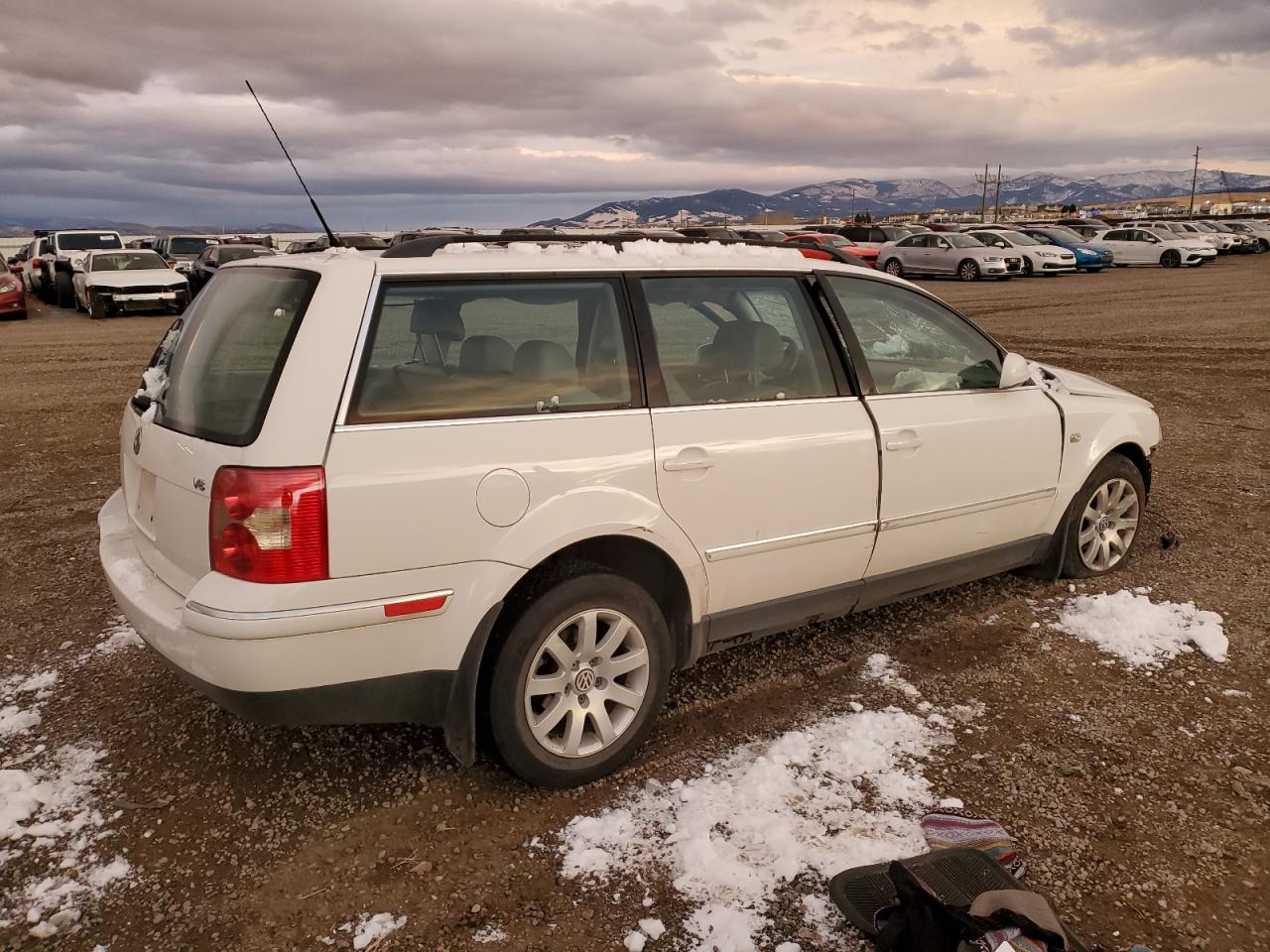 2002 Volkswagen Passat VIN WVWVH63B52E198207 Copart auction photo, all over damage thumbnail 3