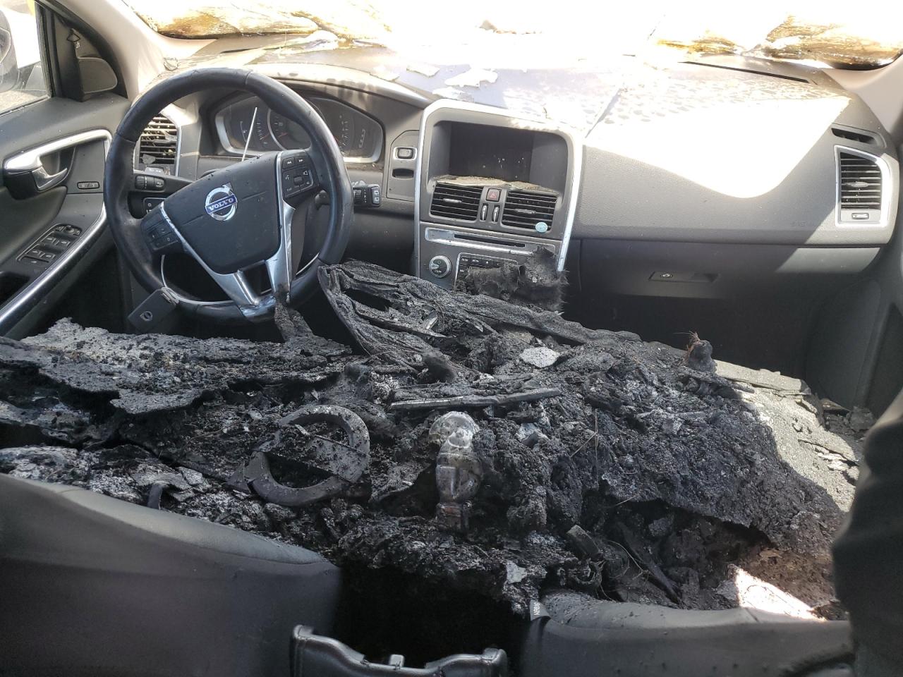 2016 Volvo XC60 VIN YV440MDJ2G2850042 Copart auction photo, burn - engine damage thumbnail 8