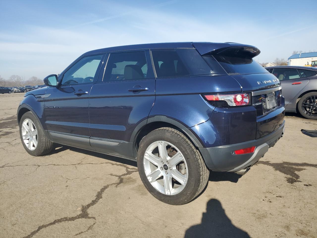 2015 Land Rover Range Rover VIN SALVP2BG7FH059363 Copart auction photo, minor dent/scratches damage thumbnail 2