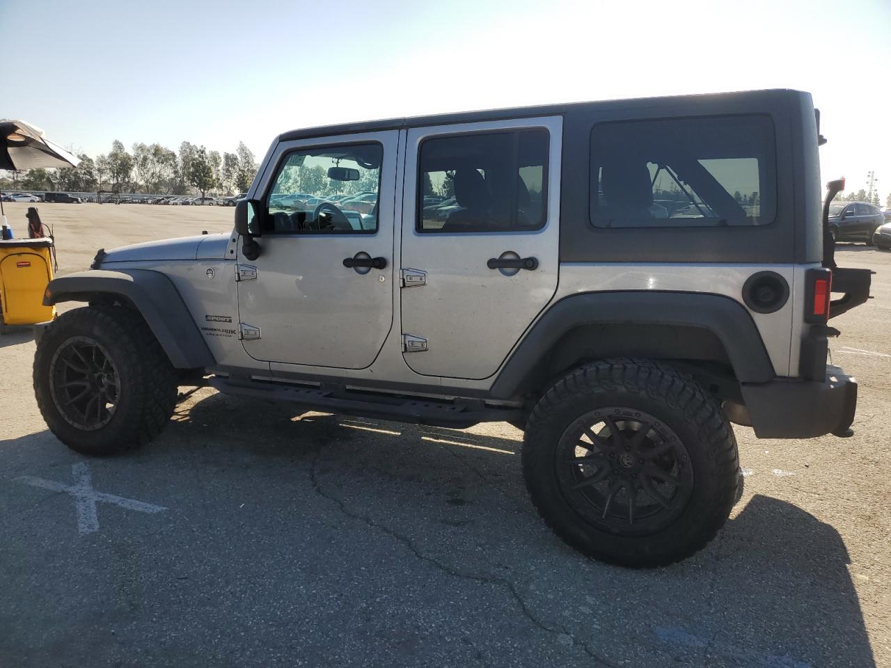 2018 Jeep Wrangler VIN 1C4BJWDG7JL881960 Copart auction photo, side / undercarriage damage thumbnail 2