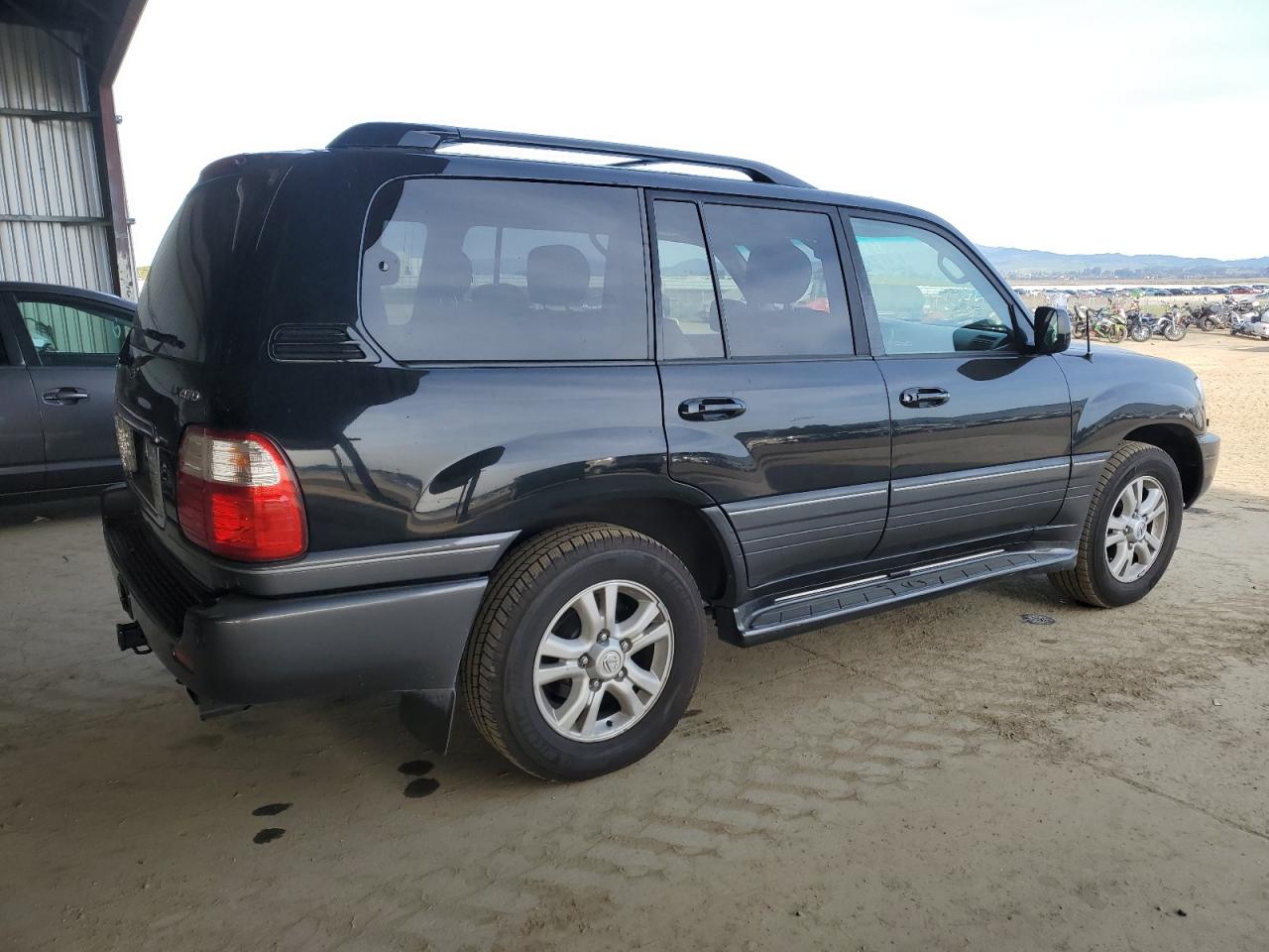 2004 Lexus LX VIN JTJHT00W643537018 Copart auction photo, minor dent/scratches damage thumbnail 3