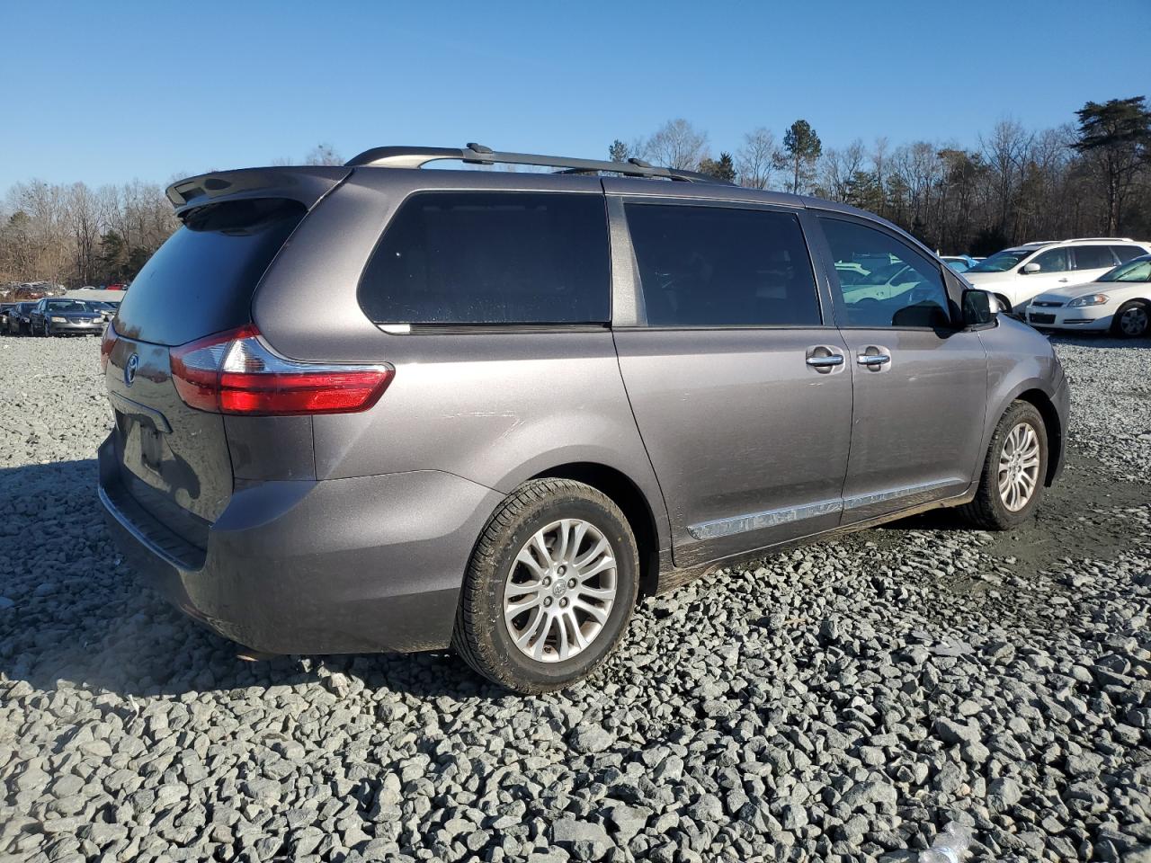 2015 Toyota Sienna VIN 5TDYK3DCXFS528007 Copart auction photo, front end / side damage thumbnail 3