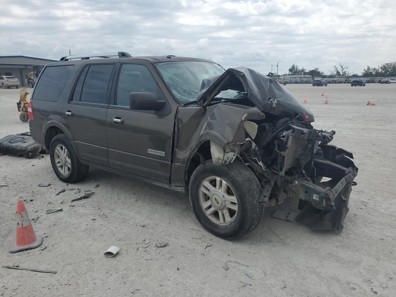 2008 Ford Expedition VIN 1FMFU20518LA05204 Copart auction photo, front end damage thumbnail 4