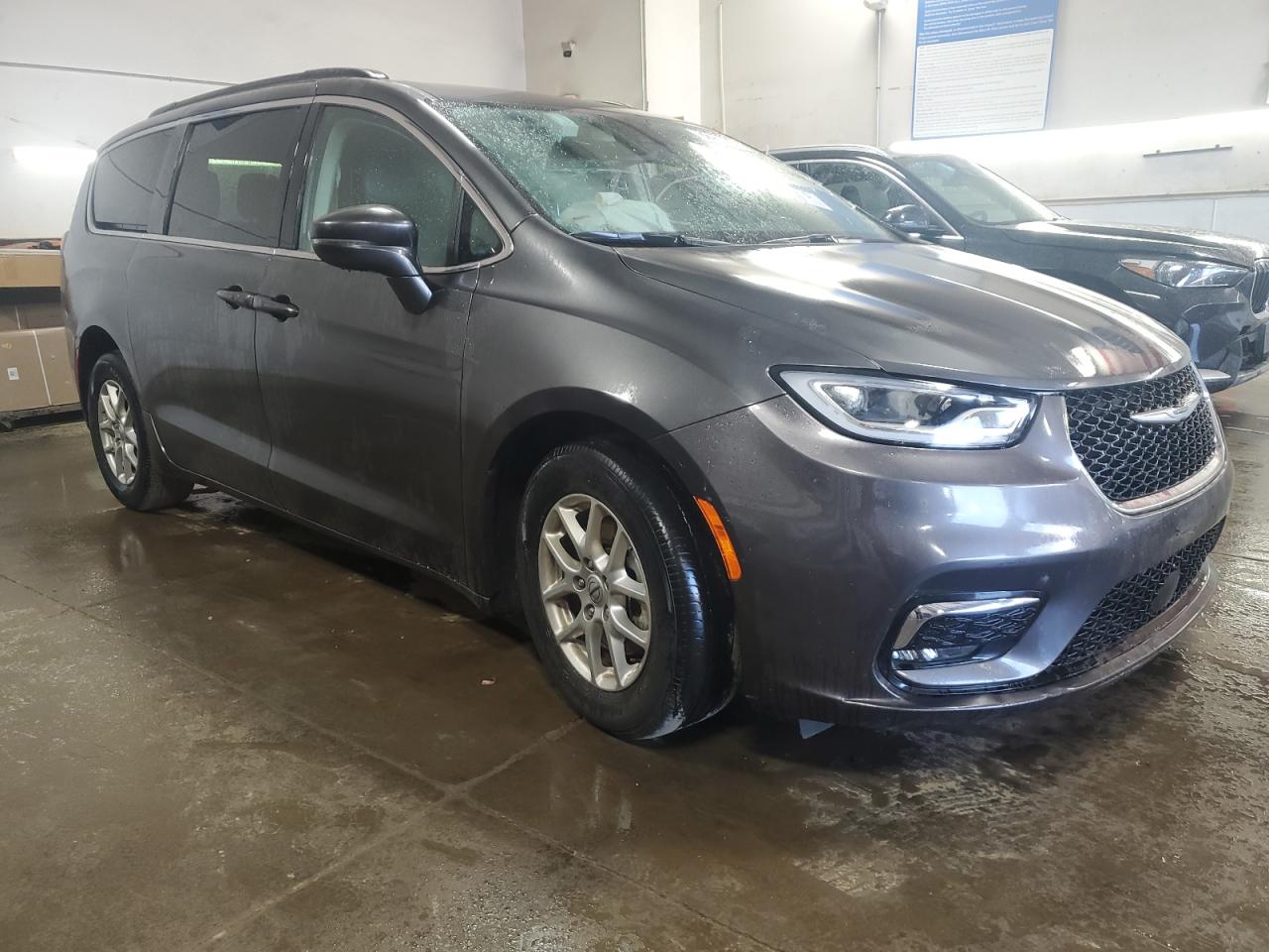 2022 Chrysler Pacifica VIN 2C4RC1BGXNR135918 Copart auction photo, all over damage thumbnail 4
