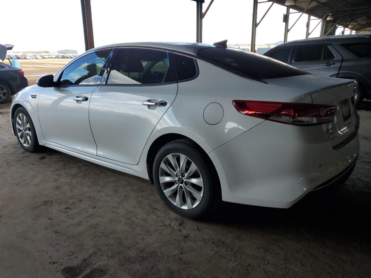 2016 KIA Optima VIN 5XXGU4L31GG113044 Copart auction photo, front end damage thumbnail 2