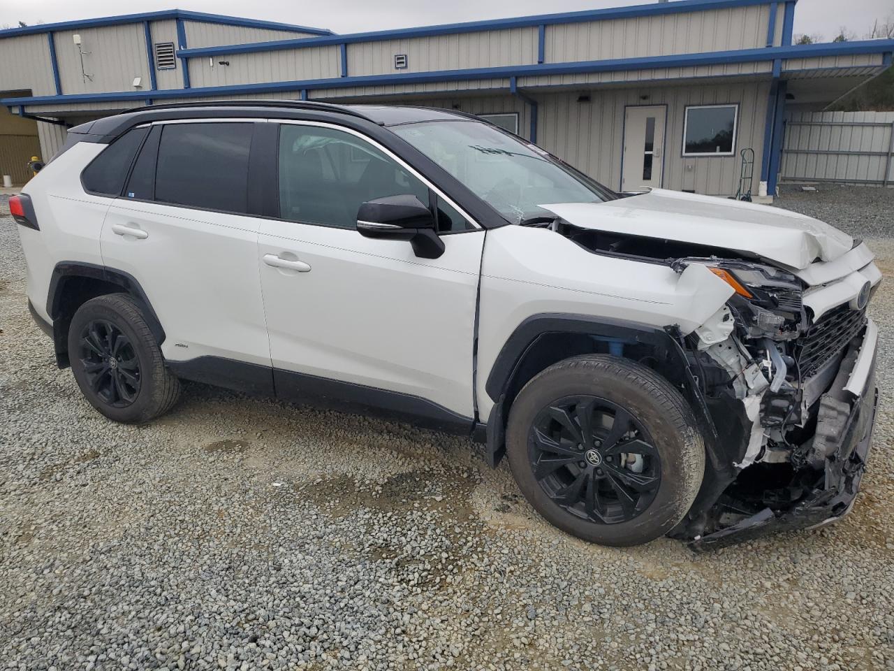 2024 Toyota RAV 4 VIN 2T3E6RFV1RW063757 Copart auction photo, front end / side damage thumbnail 4