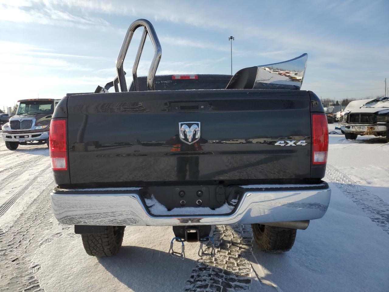 2018 RAM 2500 VIN 3C6UR5CL1JG153789 Copart auction photo, front end / side damage thumbnail 6