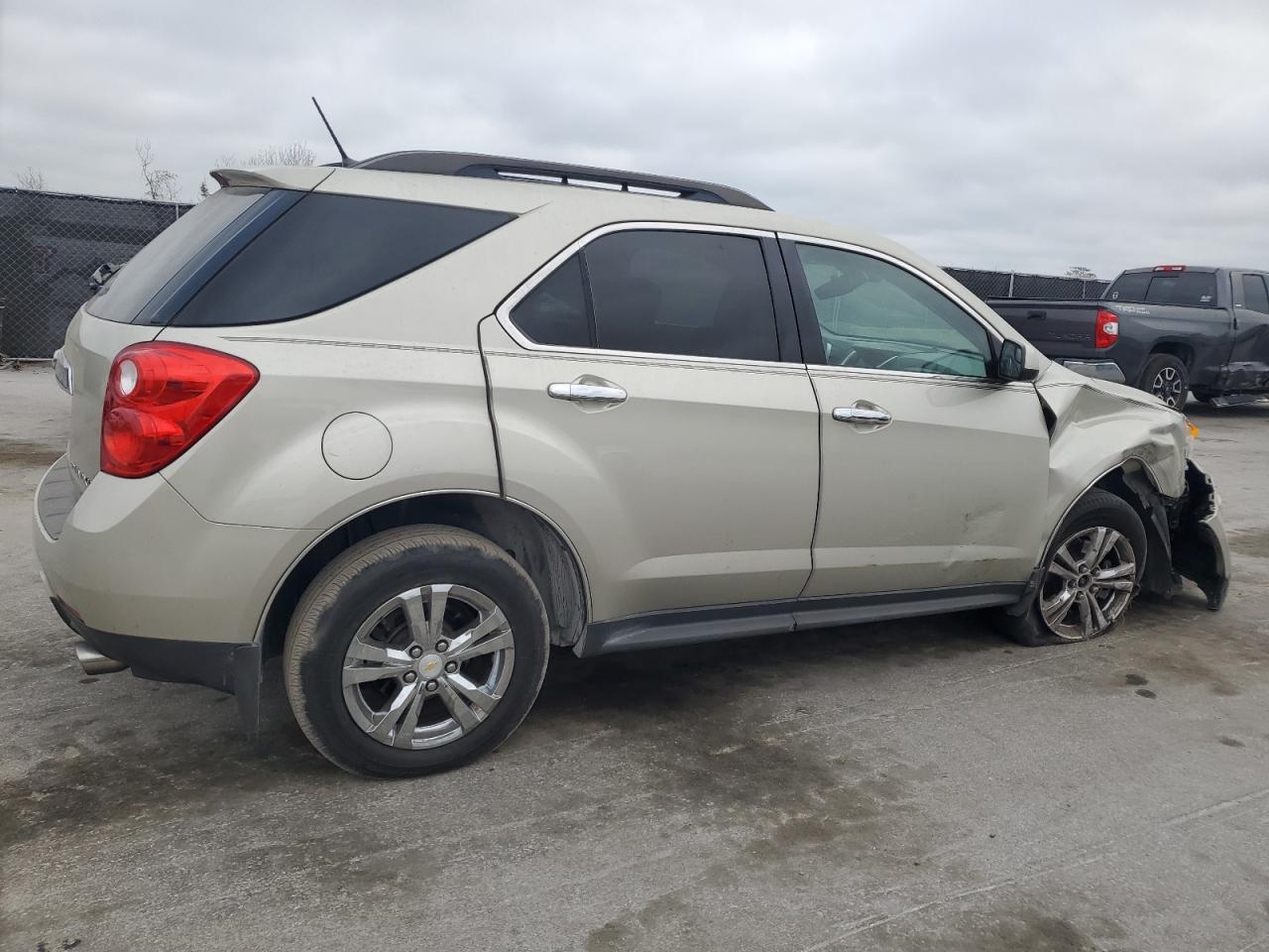 2014 Chevrolet Equinox VIN 2GNFLBE32E6375989 Copart auction photo, front end / side damage thumbnail 3