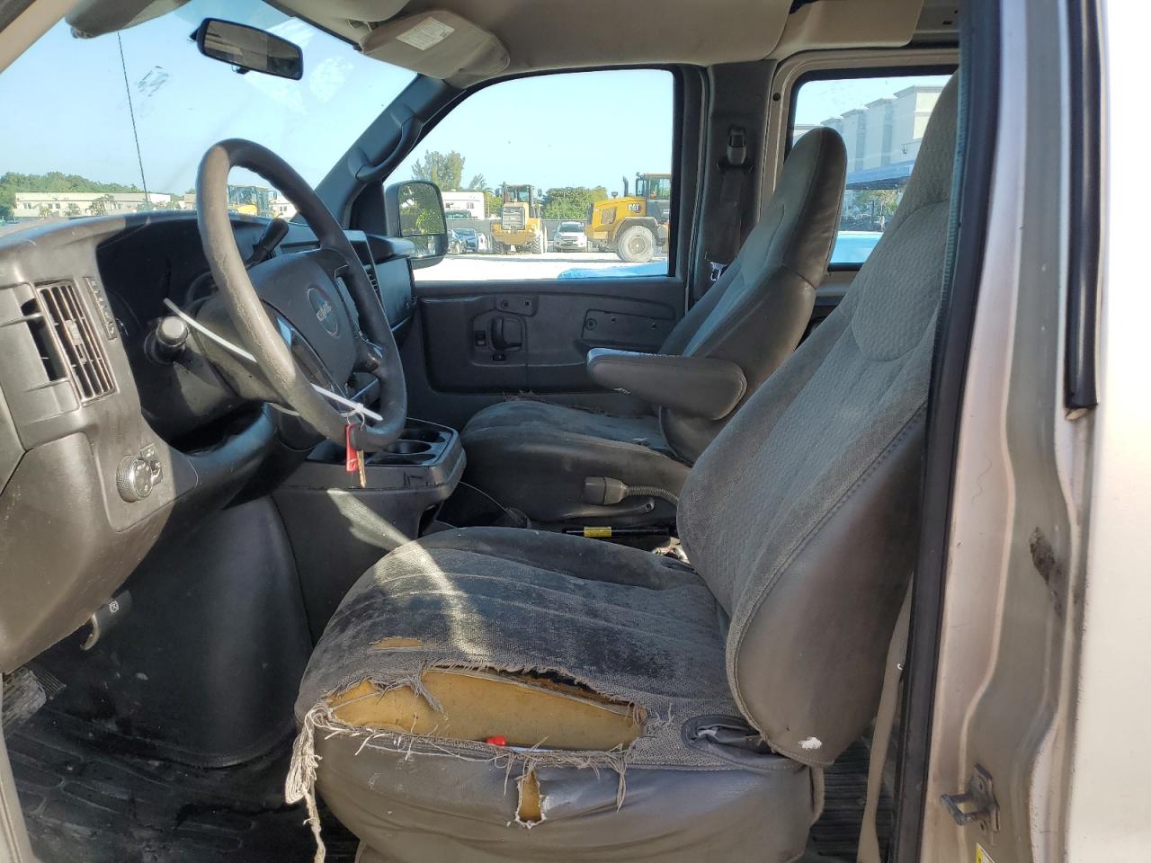 2009 GMC Savana VIN 1GTFG15X091107882 Copart auction photo, front end / minor dent/scratches damage thumbnail 7