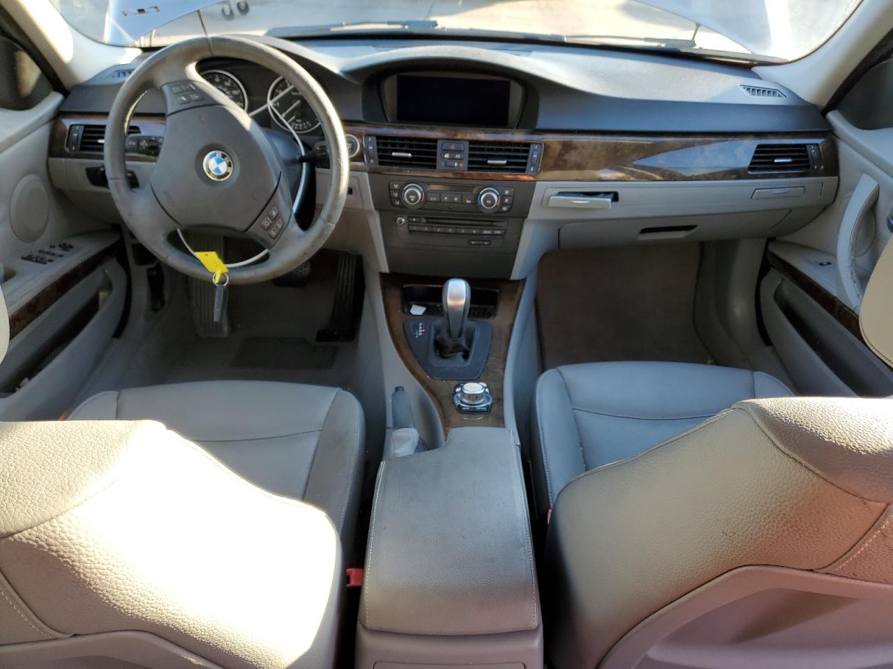 2010 BMW 3er VIN WBAPH5G53ANM35926 Copart auction photo, all over damage thumbnail 8