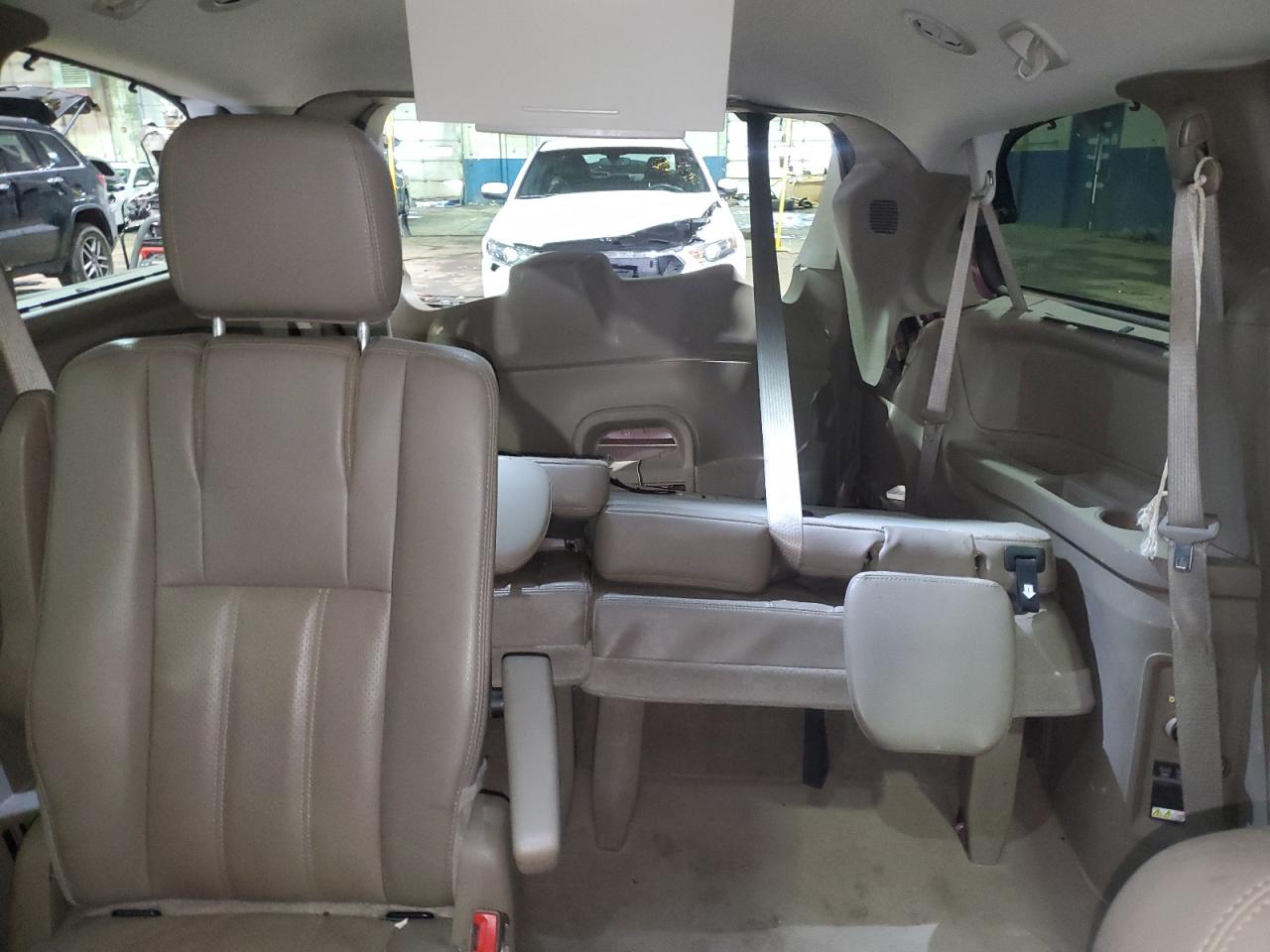 2015 Chrysler Town & Country VIN 2C4RC1CG4FR619972 Copart auction photo, rear end damage thumbnail 10
