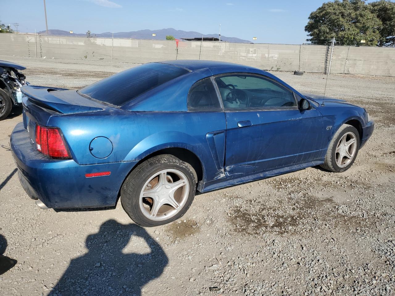 2000 Ford Mustang VIN 1FAFP42X1YF185228 Copart auction photo, minor dent/scratches damage thumbnail 3