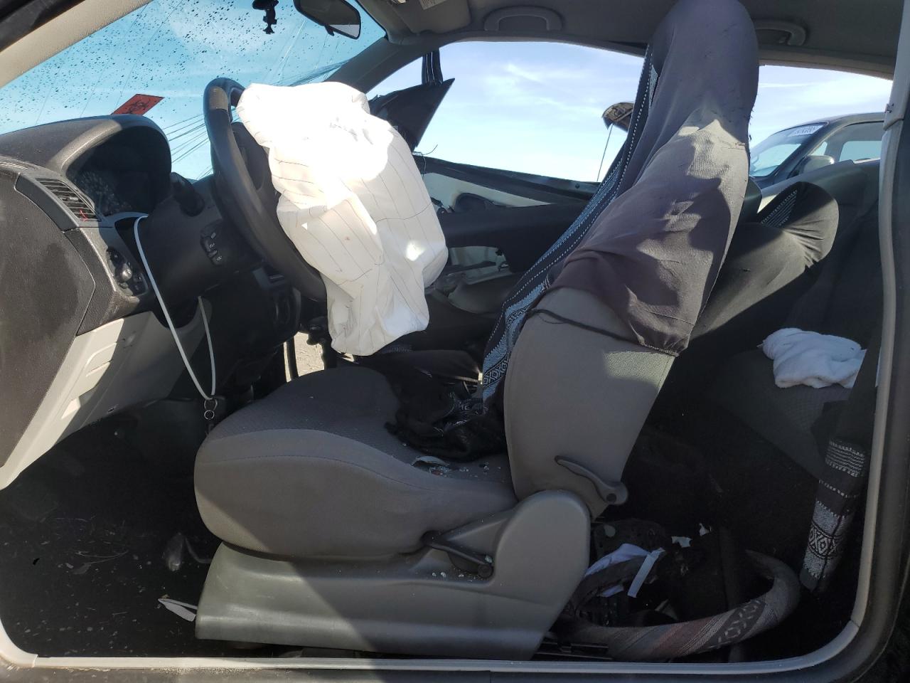 2005 Ford Focus VIN 3FAFP31N05R132495 Copart auction photo, all over damage thumbnail 7