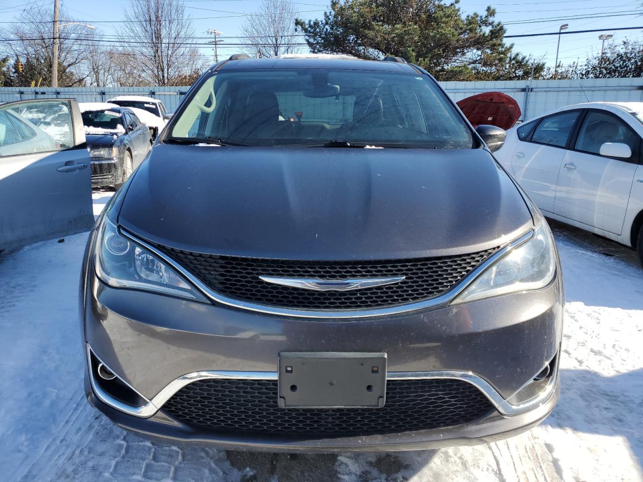 2017 Chrysler Pacifica VIN 2C4RC1BG3HR553435 Copart auction photo, all over damage thumbnail 5