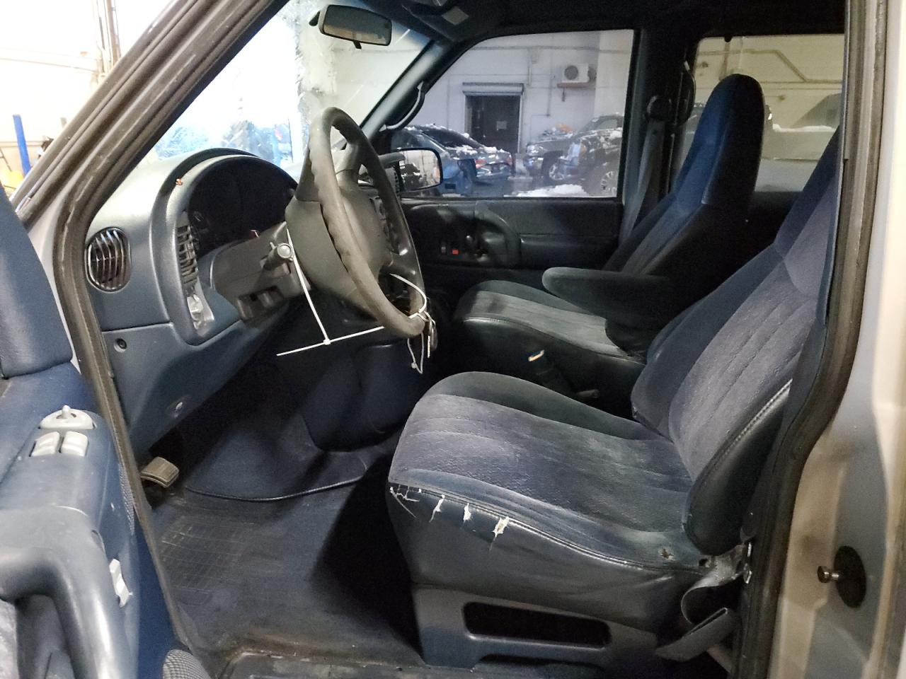 2000 Chevrolet Astro VIN 1GNEL19W5YB177144 Copart auction photo, front end / side damage thumbnail 7