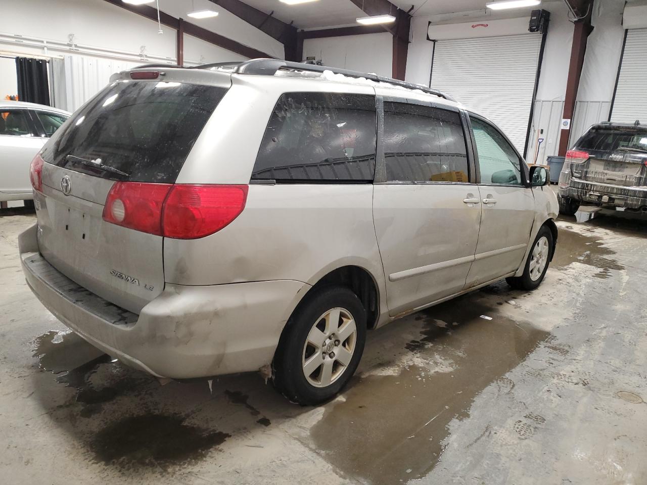 2007 Toyota Sienna VIN 5TDZK23C67S025141 Copart auction photo, front end damage thumbnail 3