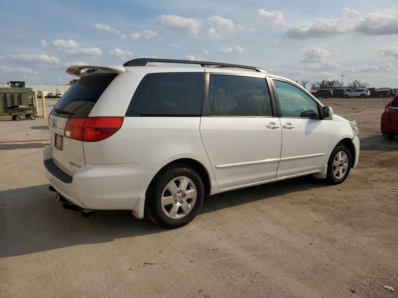 2004 Toyota Sienna VIN 5TDZA22C94S111530 Copart auction photo, front end damage thumbnail 3