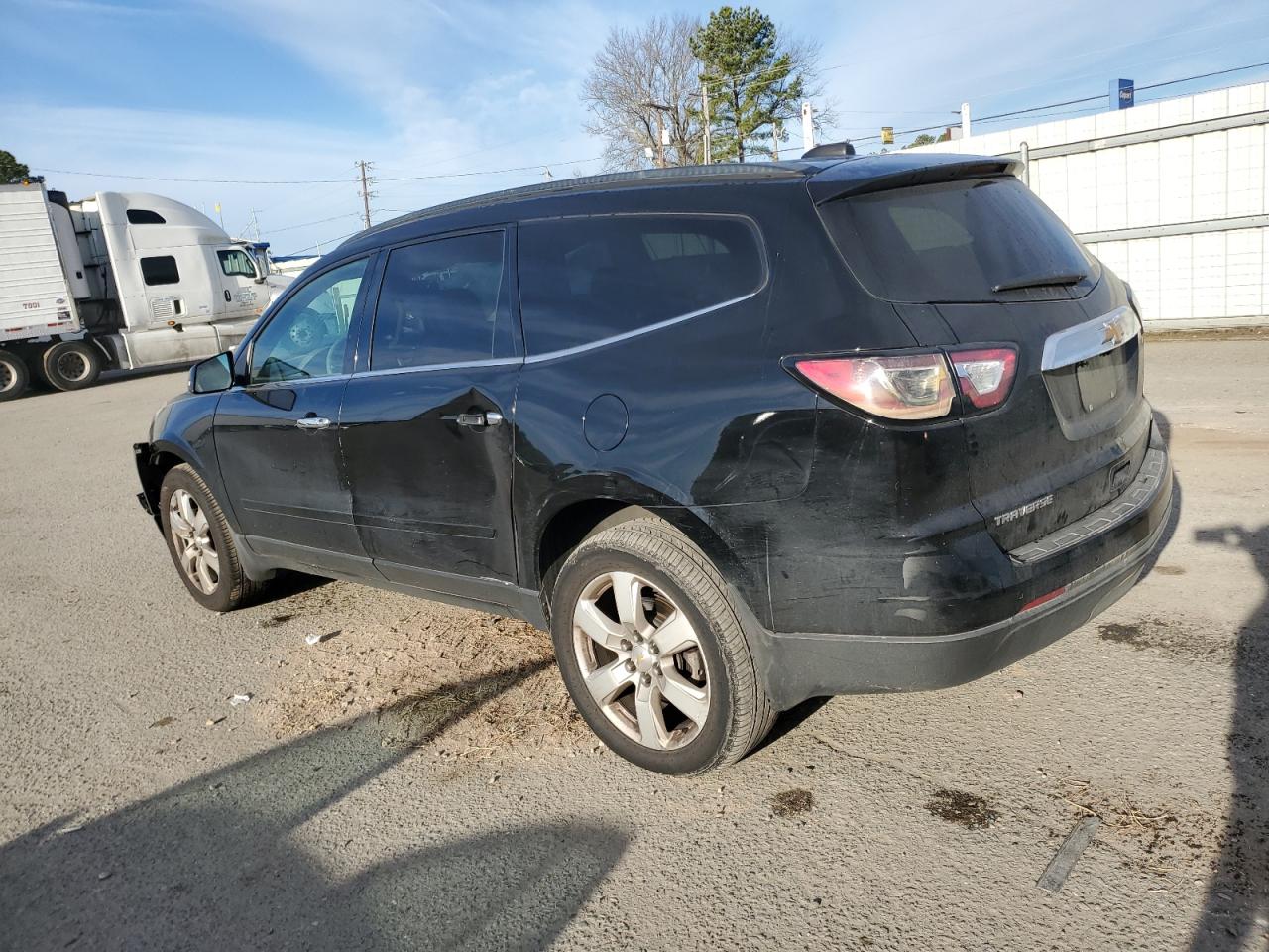 2017 Chevrolet Traverse VIN 1GNKRGKD4HJ118802 Copart auction photo, front end / minor dent/scratches damage thumbnail 2