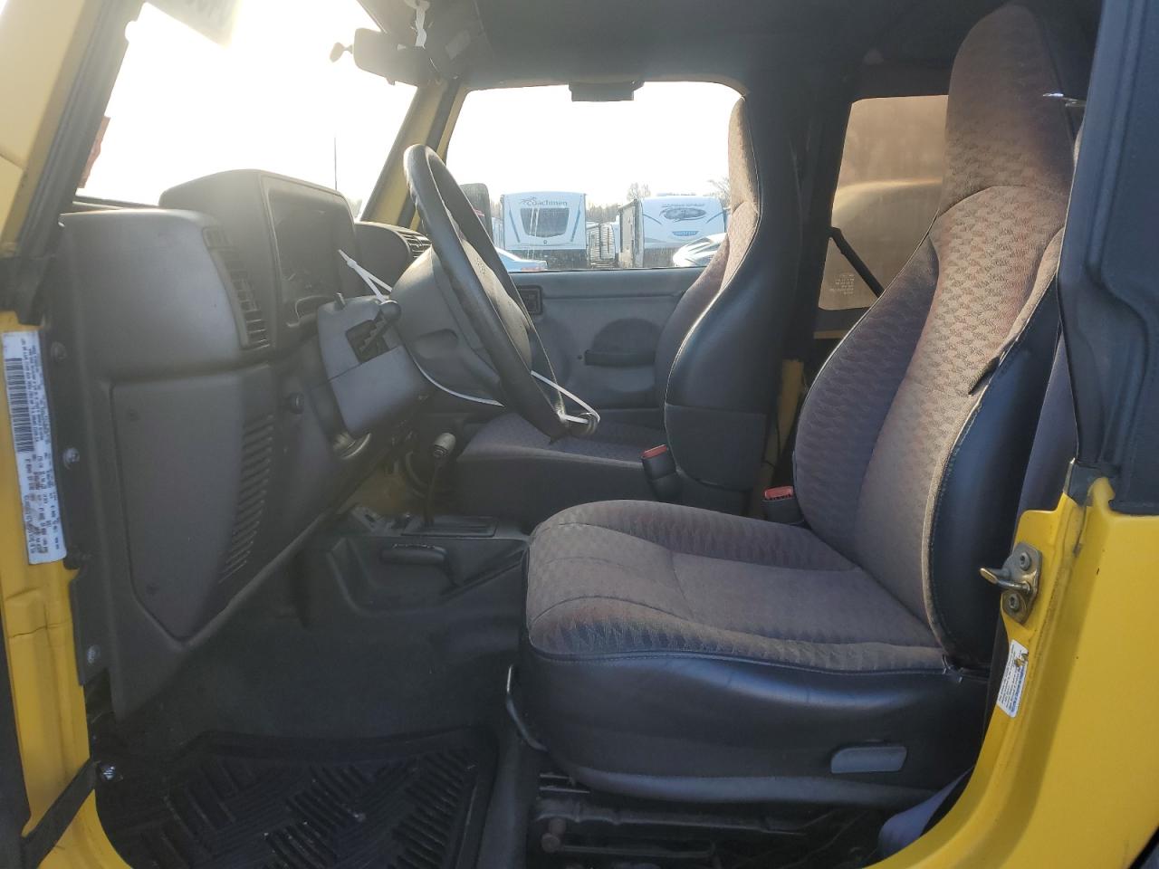 2000 Jeep Wrangler VIN 1J4FA29PXYP775373 Copart auction photo, normal wear / minor dent/scratches damage thumbnail 7